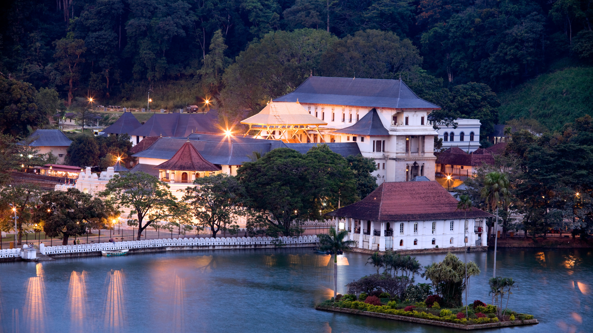 Bandaranaike International Airport – Kandy