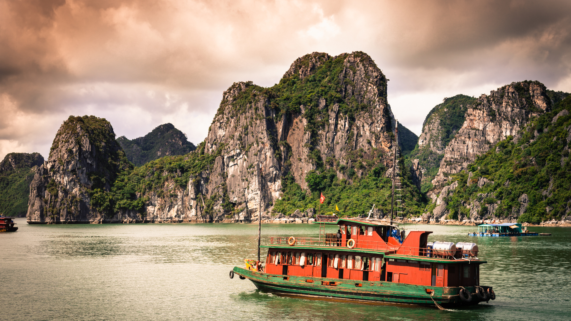 Halong Bay Cruise Tour